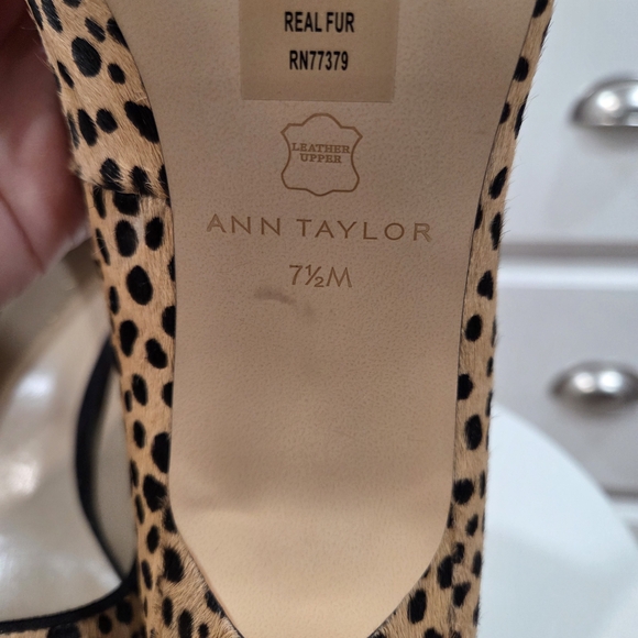 Ann Taylor Tan and Black Heels - Picture 6 of 6